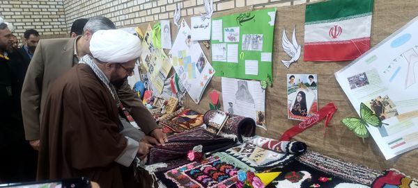 مراسم آیین نواختن زنگ انقلاب در مدارس استان زنجان