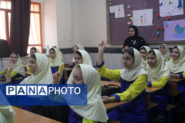 سپاس معلم در دبستان دخترانه شهید باهنر بوشهر 