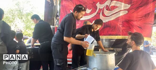 حضور بانوان لپویی در عزاداری و نماز ظهر عاشورا