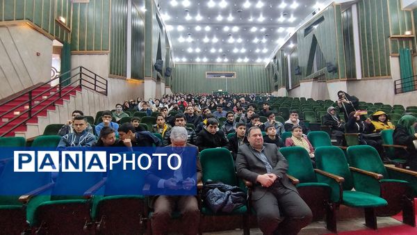 آیین تجلیل از دانش‌آموزان منتخب مسابقات قرآنی و فرهنگی 