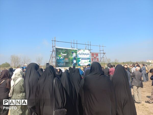 ادای احترام به دانش‌آموزان شهید میناب با کاشت نهال در رودسر