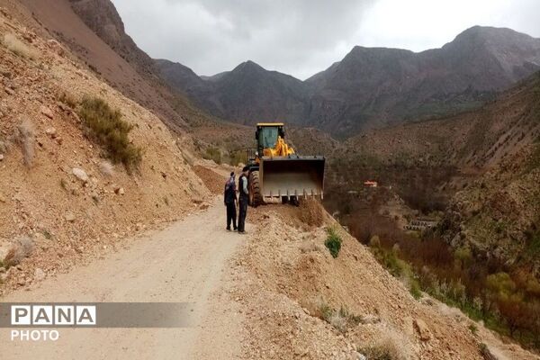 بهسازی جاده مسیر باغات و آبشار به همت شهرداری بار 