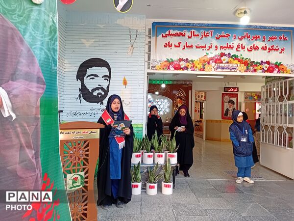 دبستان شاهد شهید عامل میزبان جمعی از نیروهای انتظامی به مناسبت هفته نیرو انتظامی