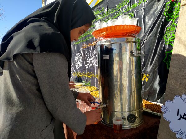 برپایی ایستگاه صلواتی در دبیرستان دخترانه امید 