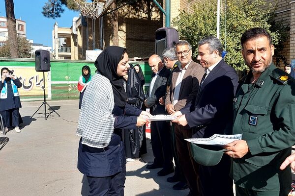 آیین نواختن زنگ استکبارستیزی در هنرستان اولیا کهریزک