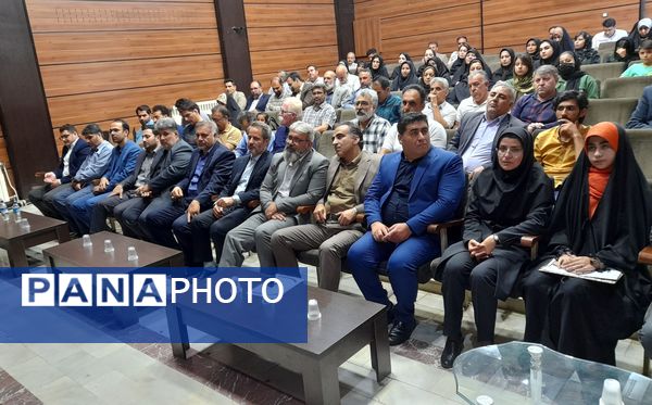 نشست صمیمانه اصحاب فرهنگ‌، هنر و رسانه شهرستان‌های اسلام آباد غرب و دالاهو 