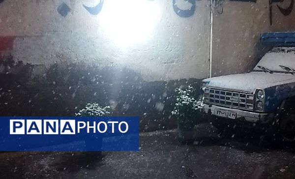 گذری بر دقایق اول بارش برف پاییزی در نیشابور 