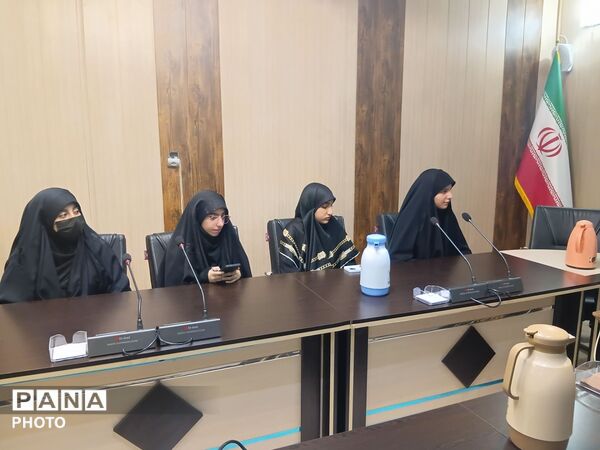جلسه توجیهی و آموزشی دانش‌آموزان خبرنگار پانا اعزامی  استان البرز به مراسم وداع و تشییع قائد امت 