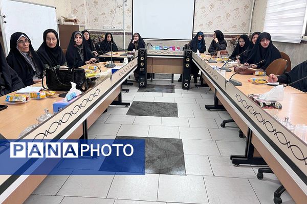 جلسه عفاف و حجاب با موضوع نقش زن در دفاع از حریم ولایت و زیست عفیفانه