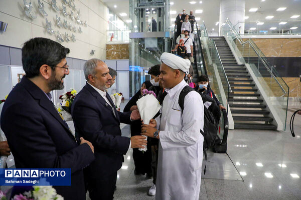 مراسم استقبال بازگشت اولین کاروان عمره گذار دانش آموزان پسر