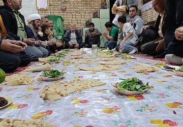 برپایی سفره‌های افطار در شهر سفیددشت 