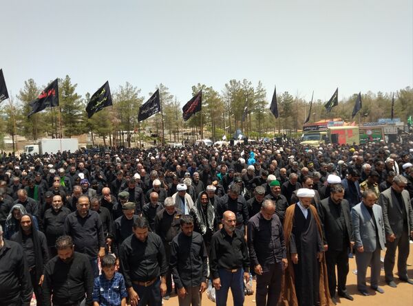 اقامه نماز ظهر عاشورا در بیرجند