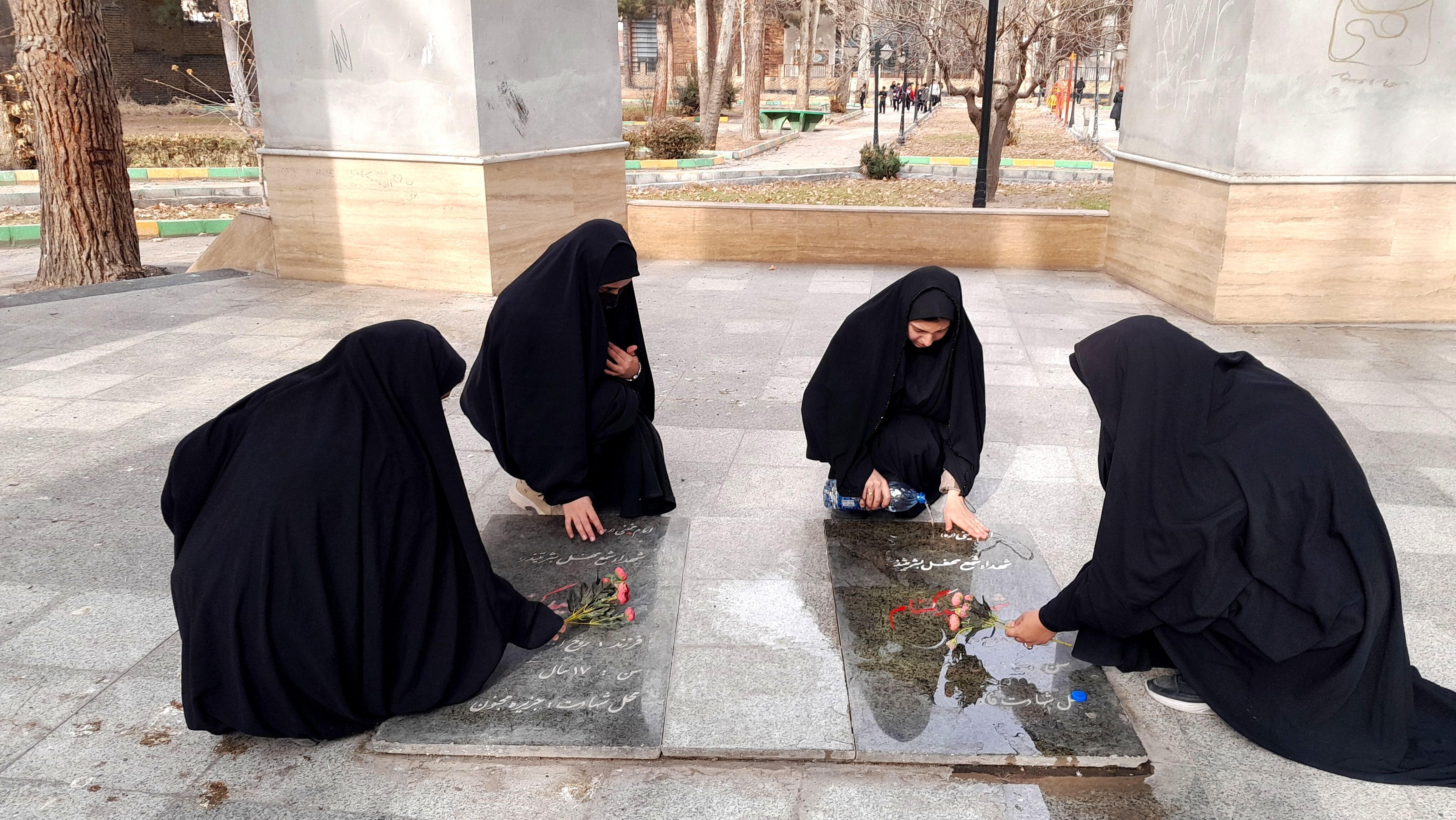 حضور اعضای هیات مرکزی انجمن اسلامی مدارس سملقان در مزار شهدای گمنام
