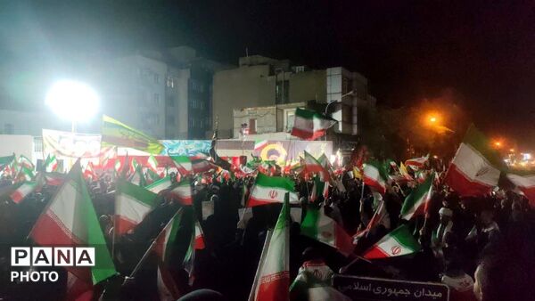 تشییع ۴ شهید ناو دنا در میدان جمهوری