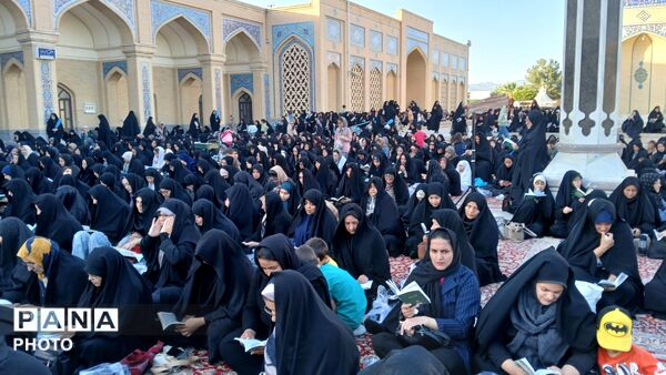 قرائت دعای عرفه در زیارتگاه شهید آیت الله مدرس