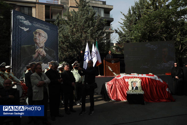 مراسم تشییع پیکر رئیس مجمع خیرین مدرسه‌ساز