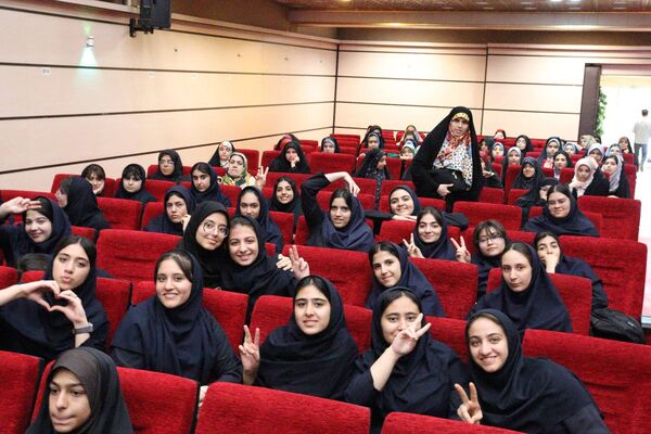 برگزاری جشن روز دختر با همکاری کانون خدمت رضوی و نهادهای آموزشی در منطقه 14 تهران 