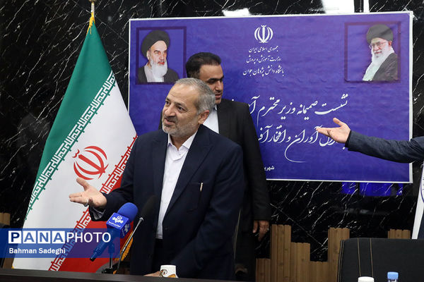 نشست صمیمی وزیر آموزش و پرورش با مدال آوران المپیادهای علمی