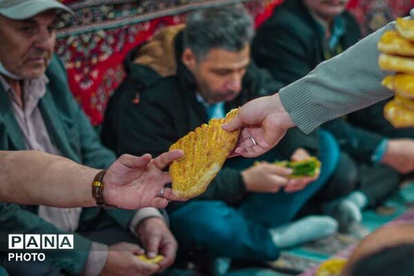 برپایی سفره افطاری در مسجد علی ابن ابیطالب نسیم‌شهر