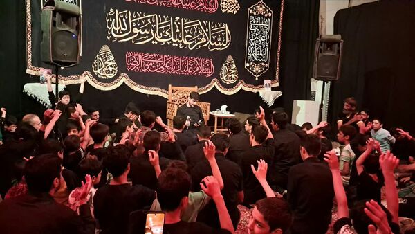 مراسم عزاداری شب شهادت امام حسن عسکری (ع) در امامزاده سید حمزه 