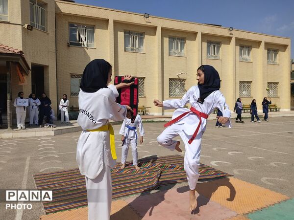 درخشش استعدادهای ورزشی دانش‌آموزان در المپیاد ورزشی دبیرستان دکتر جوادی