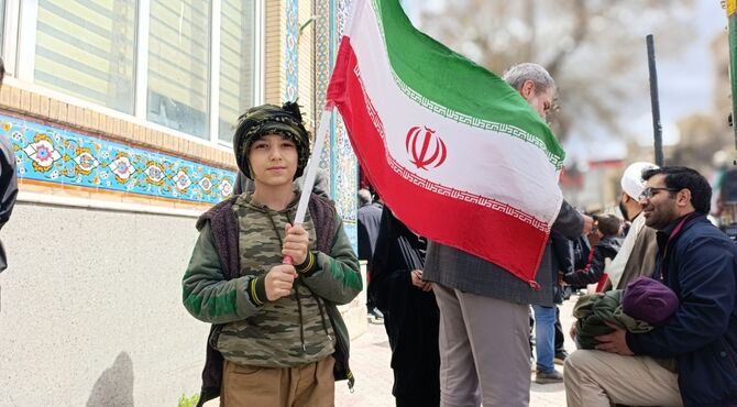 تجمع سوگوارانه مردم اهر در چهلم شهدای قائد امت و دانش‌آموزان میناب