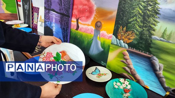 نمایشگاه هنری دانش آموزان در دبیرستان مهردخت 