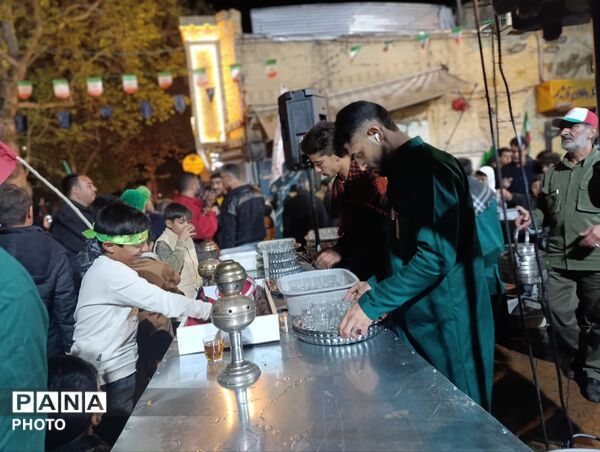 موکب های چایخانه برپا شده در حسینیه امام  خمینی(ره) 