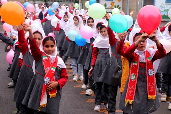 کارناوال شادی سازمان دانش‌آموزی به مناسبت روز دختر در دبستان پیامبر اعظم