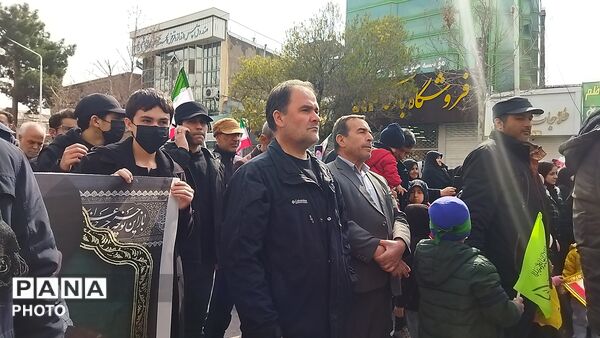 مشت هایی که با فریاد انتقام بالا می آمدند 