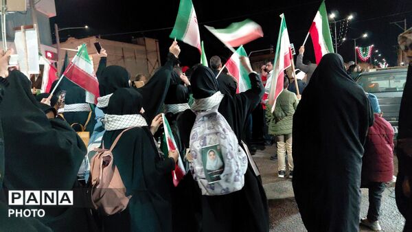 از خاکستر دشمن، نور امید می‌تراشیم
