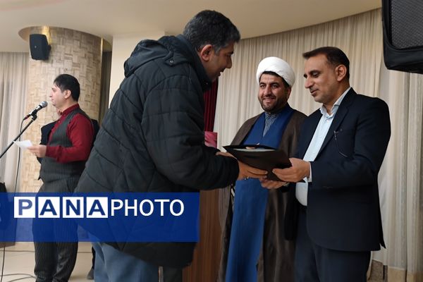 آیین تجلیل ازخادمین مراسم اعتکاف دانش‌آموزی