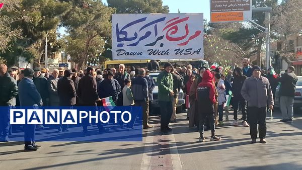 خروش مردم دامغان در راهپیمایی ۲۲ بهمن