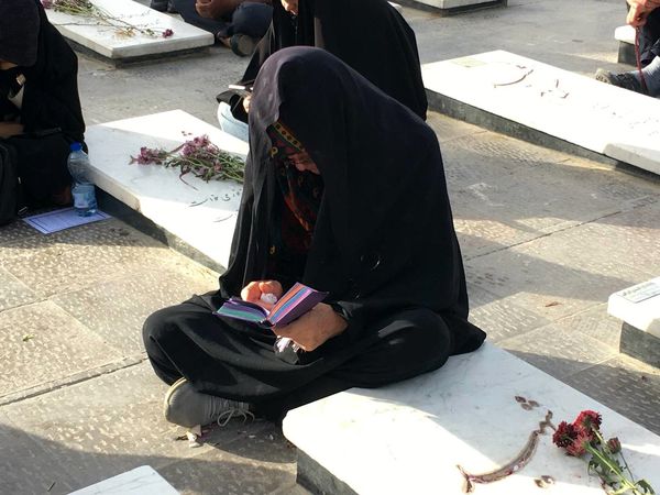 برپایی مراسم دعای عرفه در گلستان شهدای اصفهان
