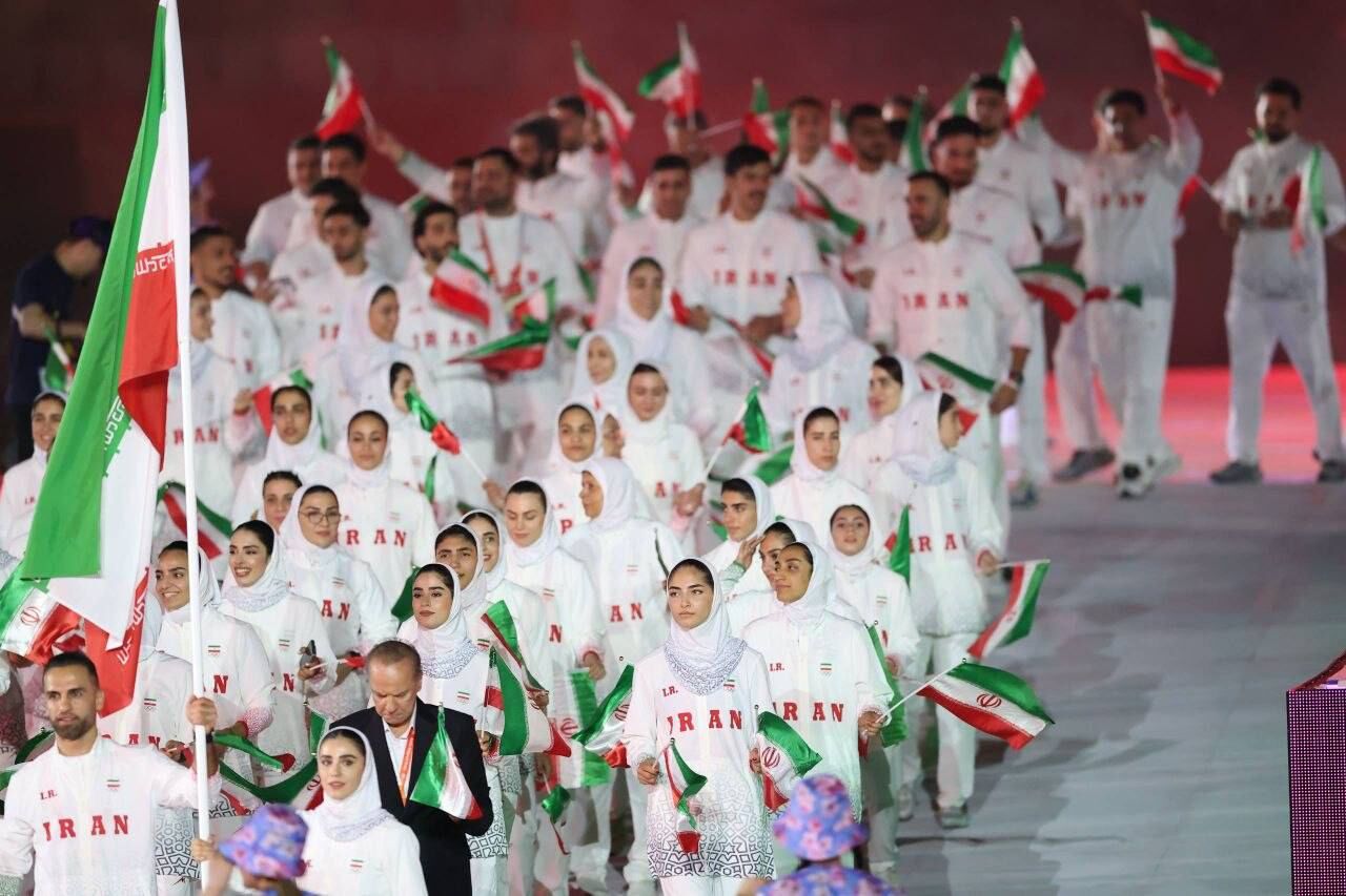 کاروان ورزش ایران رژه رفت؛ پرچم در دستان کیانی و اتراچالی
