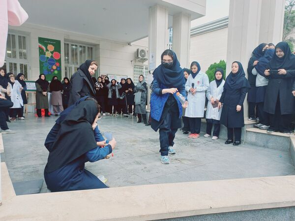 نمایشگاه دست‌سازه در دبیرستان مصلی نزاد حضرت زهرا(س) ناحیه سه