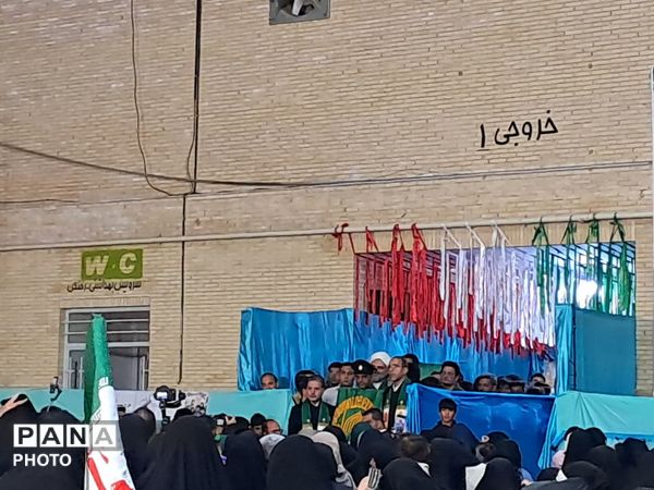حضور گسترده مردم شهر نیر در جشن زیر سایه خورشید