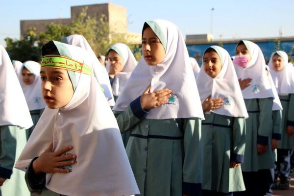 مراسم صبحگاه مهدوی در مدرسه شاهد نیک‌اندیشان