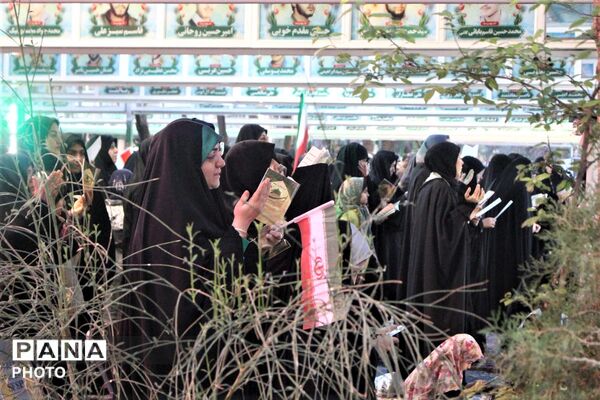 حال و هوای آغاز سال نو در جوار مزار شهدای جنگ رمضان