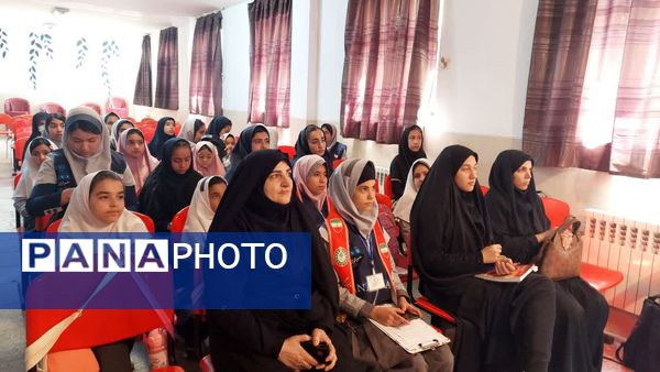 برگزاری کارگاه آموزش خبرنگاری ویژه دانش‌آموزان خبرنگار پانا در شهرستان فلاورجان 