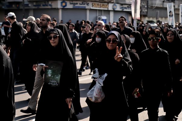 برگزاری مراسم وداع تهرانی‌ها با پیکر ابراهیم رئیسی و همراهانش