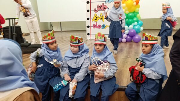 برگزاری جشن روز دانش آموز در مدرسه مهر و ماه آشخانه  