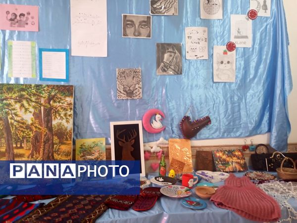 نمایشگاه هفته ماها در مدرسه فضیلت فاروج