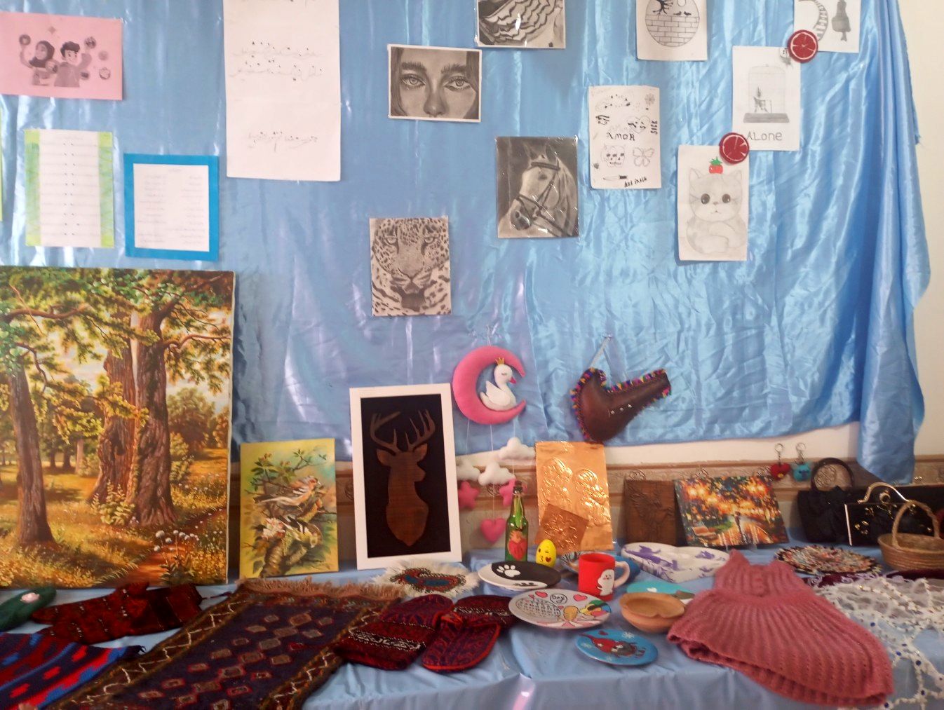 نمایشگاه هفته ماها در مدرسه فضیلت فاروج