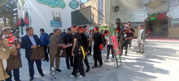 بدرقه دانش‌آموزان اعزامی به پیاده‌روی اربعین 