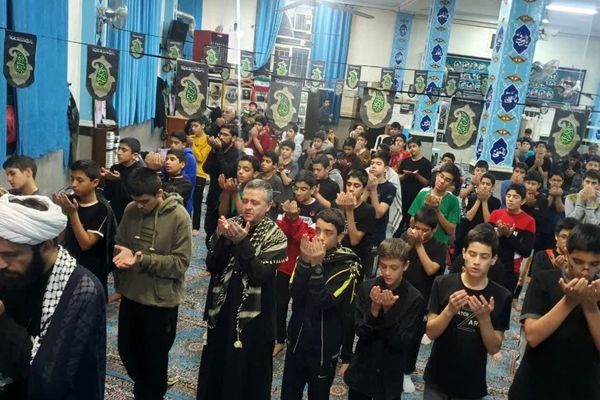 اعتکاف دانش آموزان دبیرستان علوم ومعارف شهید مطهری ره در مسجد سبحان
