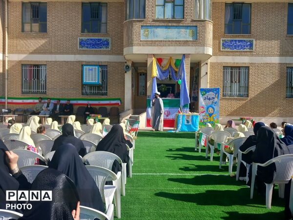 جشن شکوفه‌ها در مدرسه جهاد جعفریه قم 