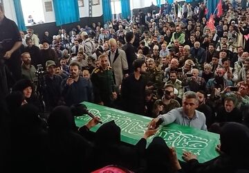 وداع باشکوه لرستان با رهبر شهید در حسینیه‌ ثارالله