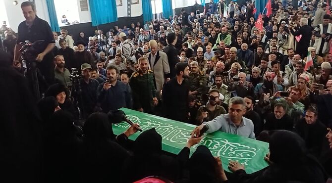 وداع باشکوه لرستان با رهبر شهید در حسینیه‌ ثارالله
