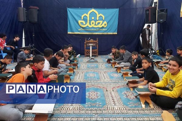 اعتکاف دانش‌آموزی در مسجد سیدالشهدا(ع) شیراز